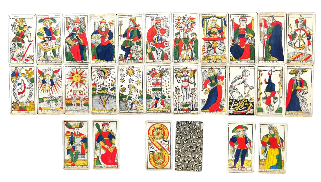 Lá Ba Gậy ở vị trí quá khứ, hiện tại, tương lai: Lá bài Tarot trong các bộ bài cổ