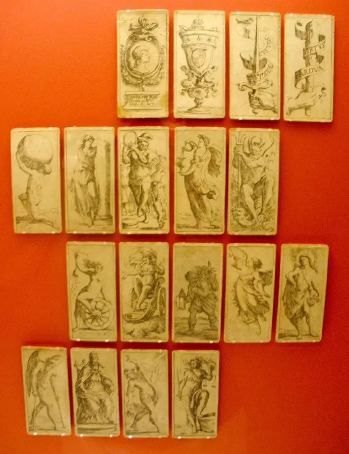 Lá Sáu Gậy: bài học phát triển bản thân: Lá bài Tarot trong các bộ bài cổ