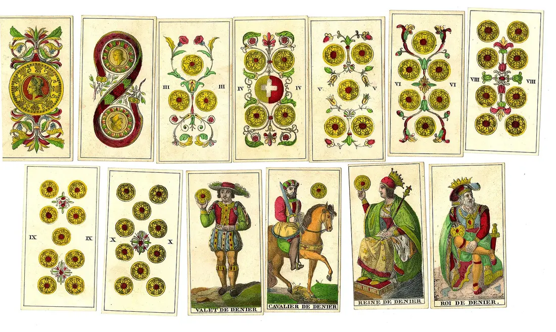 Lá Mặt Trăng khi đại diện cho một người: Lá bài Tarot trong các bộ bài cổ