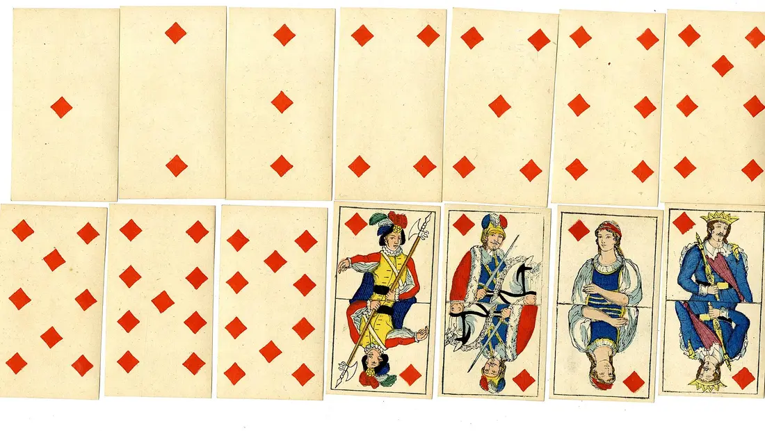 Lá Át Kiếm: bài học phát triển bản thân: Lá bài Tarot trong các bộ bài cổ