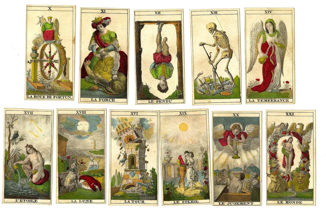 Lá Hai Kiếm: bài học phát triển bản thân: Lá bài Tarot trong các bộ bài cổ