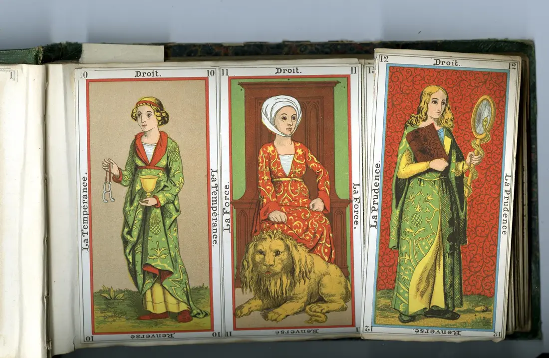 Lá Hai Tiền: bài học phát triển bản thân: Lá bài Tarot trong các bộ bài cổ