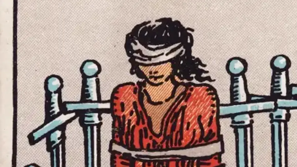 Ý nghĩa lá Tám Kiếm ngược trong Tarot và cách đọc chuẩn