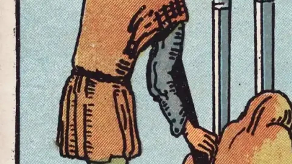 Ý nghĩa lá Sáu Kiếm ngược trong Tarot và cuộc sống
