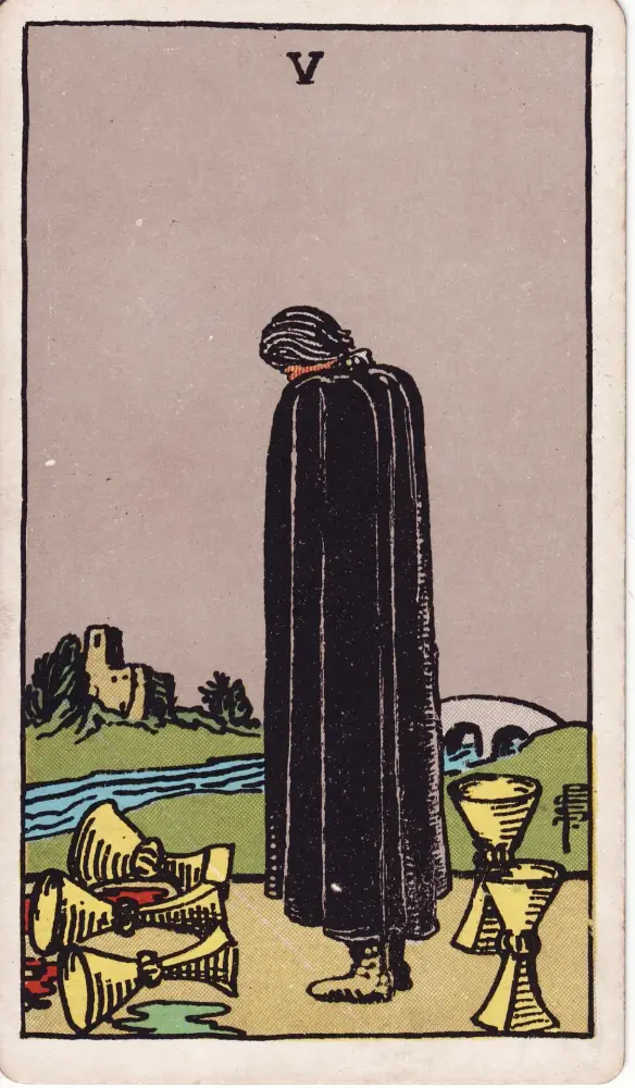 Lá Năm Cốc nói gì về cảm xúc của người ấy: Lá Năm Cốc (Five of Cups) trong bộ Tarot Rider-Waite-Smith, bản in 1909