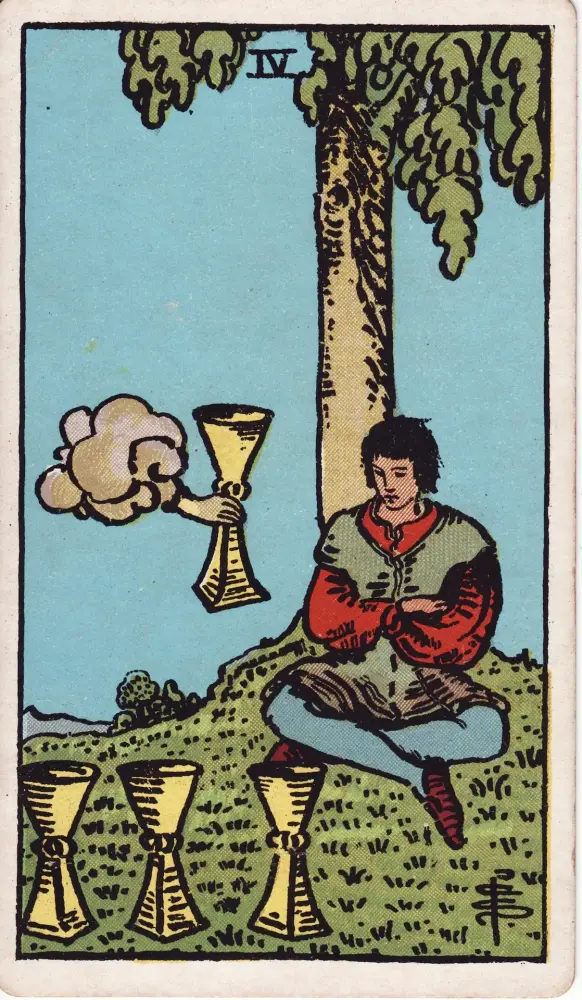 Lá Bốn Cốc trong công việc và tài chính: Lá Bốn Cốc (Four of Cups) trong bộ Tarot Rider-Waite-Smith, bản in 1909