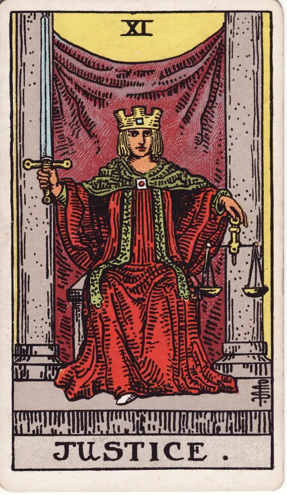 Lá Công Lý trong tình yêu: Lá Công Lý (Justice) trong bộ Tarot Rider-Waite-Smith, bản in 1909