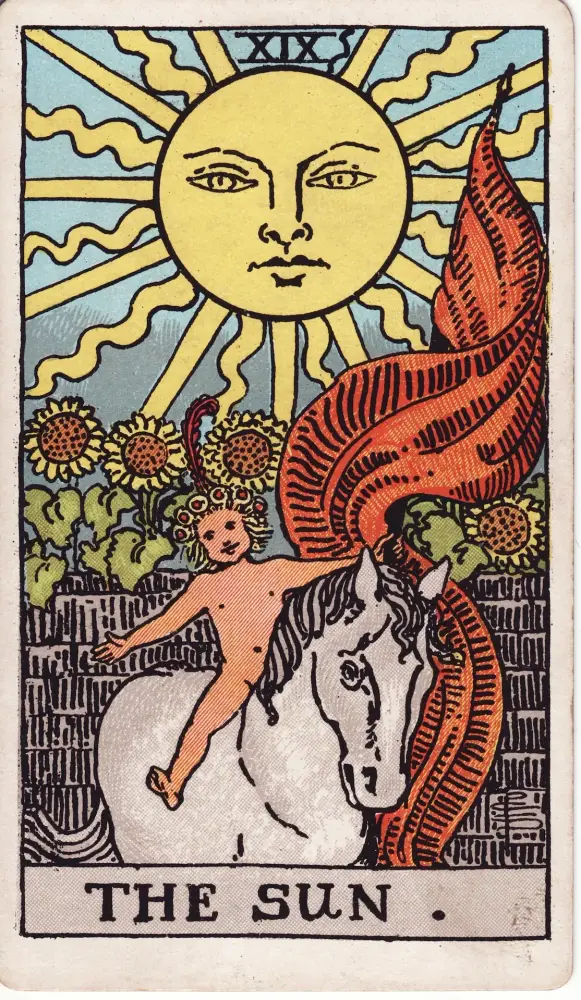 Lá Mặt Trời trong công việc và tài chính: Lá Mặt Trời (The Sun) trong bộ Tarot Rider-Waite-Smith, bản in 1909