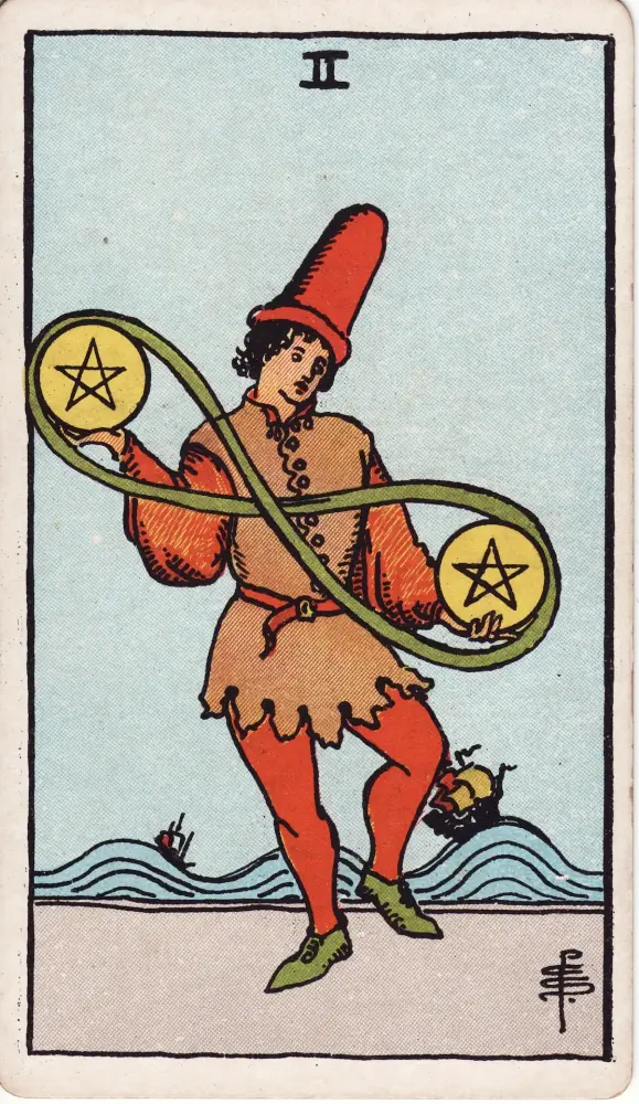 Lá Hai Tiền nói gì về cảm xúc của người ấy: Lá Hai Tiền (Two of Pentacles) trong bộ Tarot Rider-Waite-Smith, bản in 1909